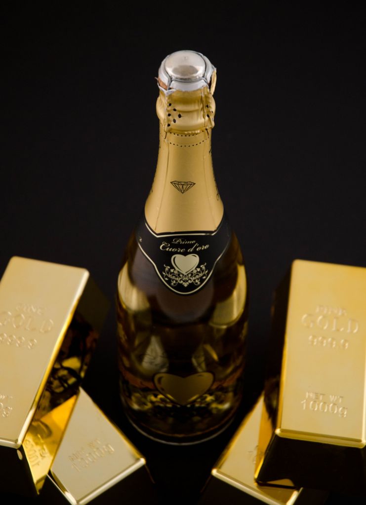 Luxury fine italian wine with diamond Primo Cuore d'Oro