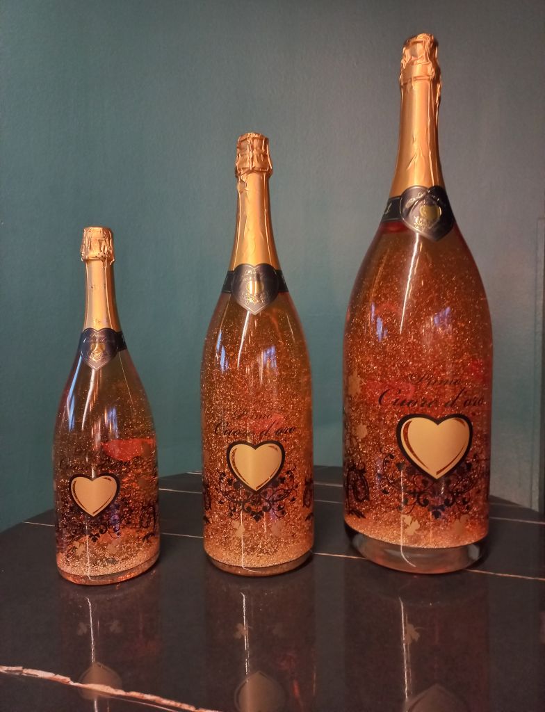 Fine italian wine Rosè with gold inside